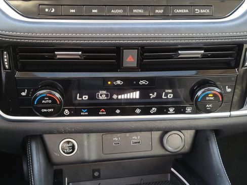 Certified 2021 Nissan Rogue Platinum image 30