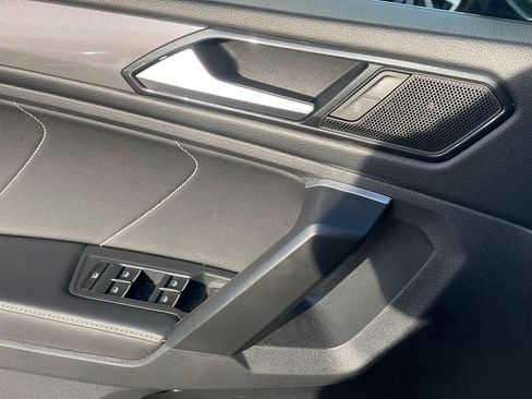 Certified 2024 Volkswagen Tiguan SE image 10