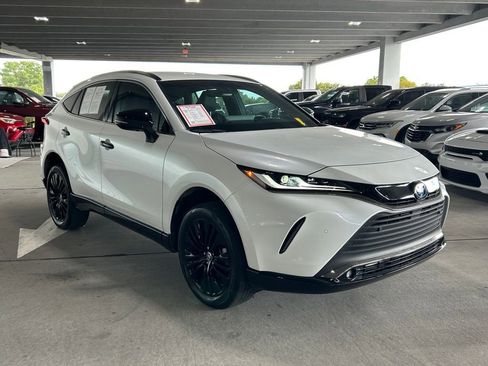 Used 2024 Toyota Venza LE image 3