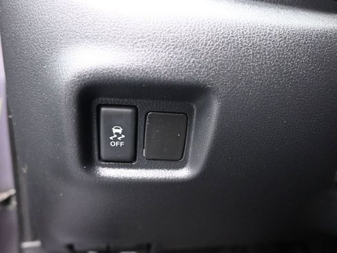 Used 2015 Nissan Versa SV image 21