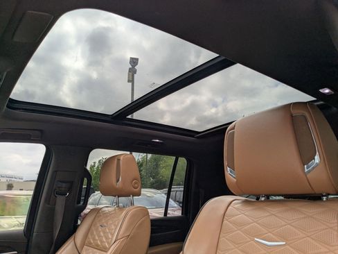 Used 2023 Cadillac Escalade ESV Premium Luxury AWD/4WD image 22