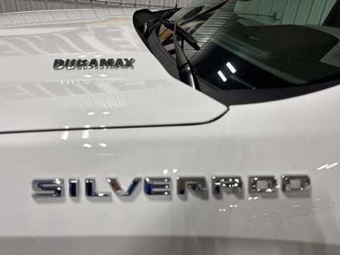 Used 2025 Chevrolet Silverado 1500 LTZ AWD/4WD image 3