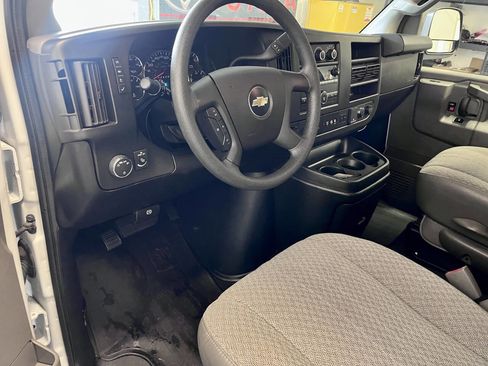 Used 2019 Chevrolet Express 3500 LT w/ LT Preferred Equipment Group image 12