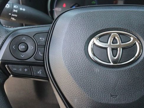 Used 2024 Toyota RAV4 XLE AWD/4WD image 20