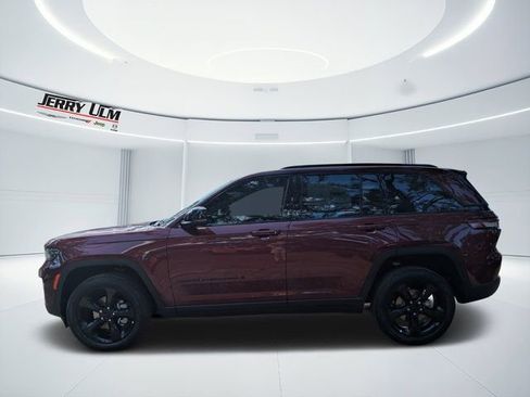 New 2025 Jeep Grand Cherokee Limited w/ Black Appearance Package RWD image 6