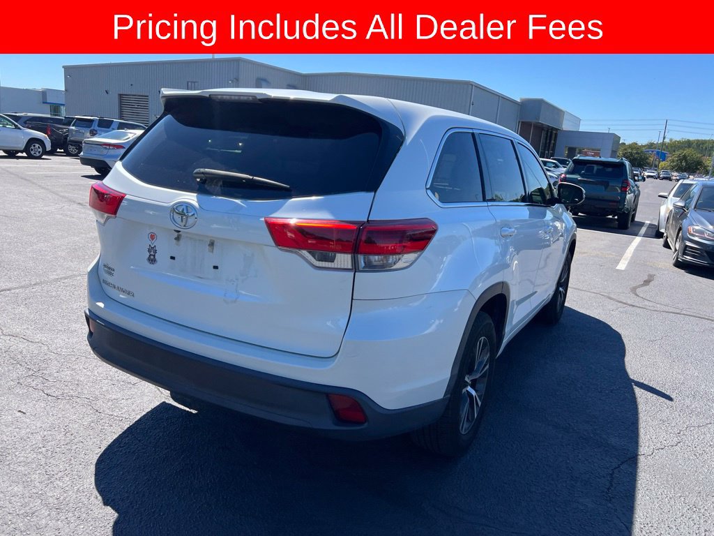 Used 2017 Toyota Highlander LE FWD image 28