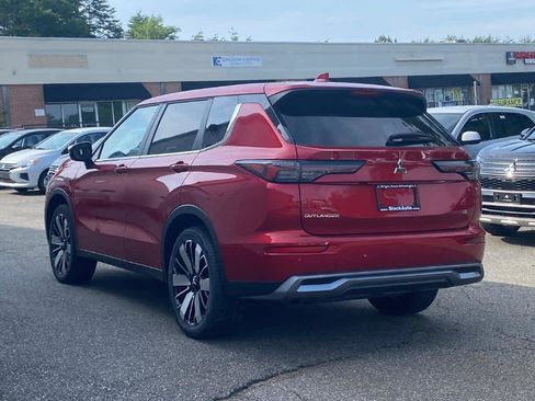 New 2025 Mitsubishi Outlander SE image 2