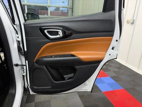 Used 2025 Jeep Compass Limited AWD/4WD image 18