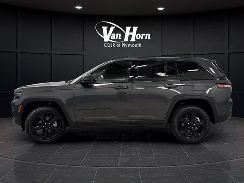 Used 2024 Jeep Grand Cherokee Limited w/ Luxury Tech Group II image 13