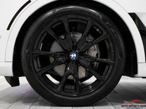 Used 2024 BMW X7 xDrive40i w/ M Sport Package image 90