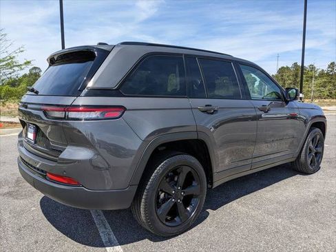 Certified 2024 Jeep Grand Cherokee Limited w/ Black Appearance Package image 21