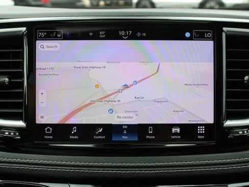 Used 2025 Chrysler Pacifica Limited FWD image 28
