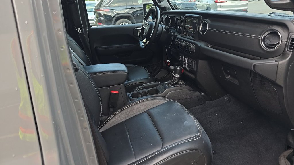 Used 2023 Jeep Wrangler Unlimited Sahara w/ Cold Weather Group AWD/4WD image 5