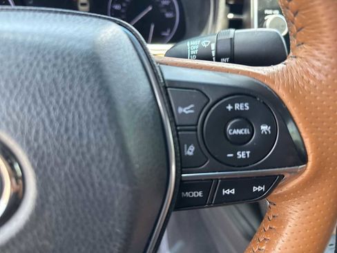 Used 2020 Toyota Avalon Limited FWD image 30