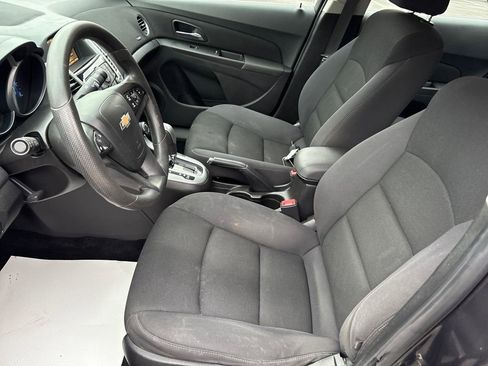 Used 2016 Chevrolet Cruze LT w/ Technology Package FWD image 9