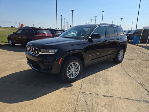 New 2025 Jeep Grand Cherokee Laredo X image 1