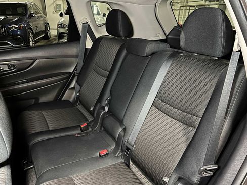 Used 2017 Nissan Rogue SV w/ SV Premium Package image 21