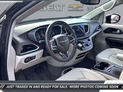 Used 2020 Chrysler Pacifica Touring-L Plus w/ Tire & Wheel Group FWD image 12