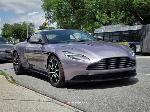 Used 2017 Aston Martin DB11 V12 RWD image 2