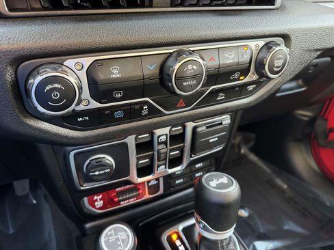 Certified 2025 Jeep Wrangler Willys image 20