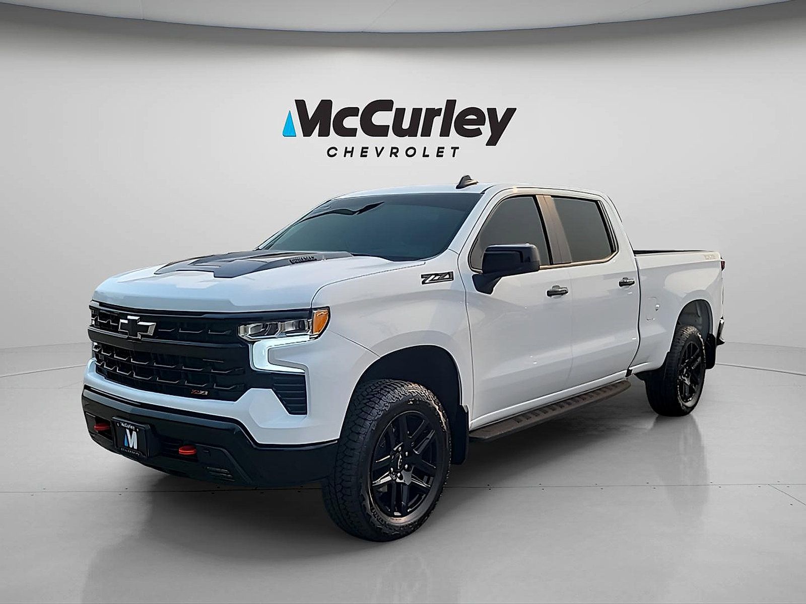 Used 2026 Chevrolet Silverado 1500 LT Trail Boss w/ Convenience Package II AWD/4WD image 3