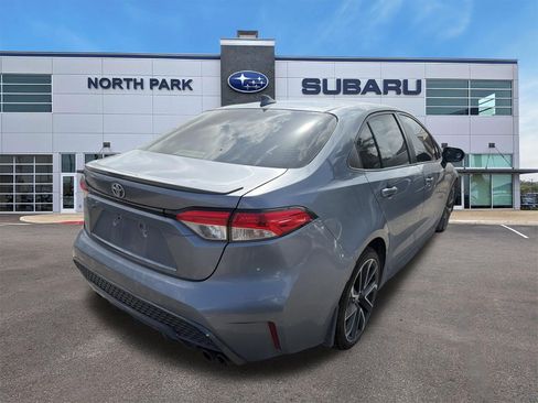 Used 2021 Toyota Corolla SE FWD image 3