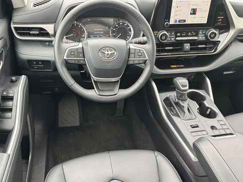 Certified 2026 Toyota Highlander XLE AWD/4WD image 9