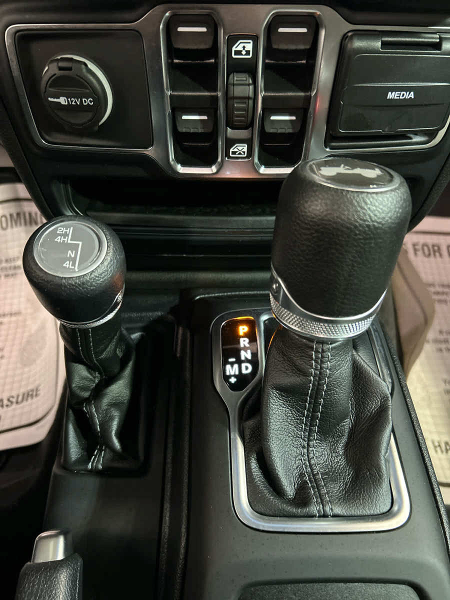 Used 2024 Jeep Wrangler Unlimited Sport AWD/4WD image 7