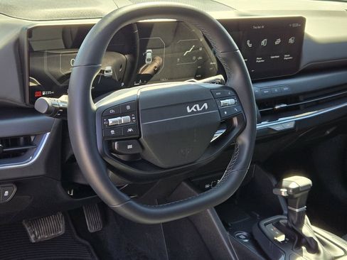 Used 2025 Kia K4 EX image 17