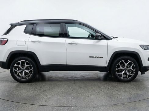 Used 2025 Jeep Compass Limited AWD/4WD image 5