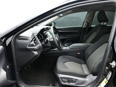 Used 2019 Toyota Camry LE image 13