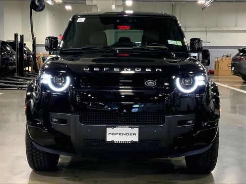 Used 2026 Land Rover Defender 110 X-Dynamic SE AWD/4WD image 2