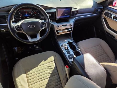 Used 2021 Ford Explorer XLT image 7