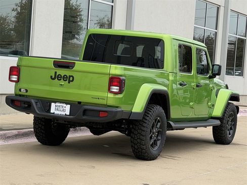 New 2025 Jeep Gladiator Sport image 5