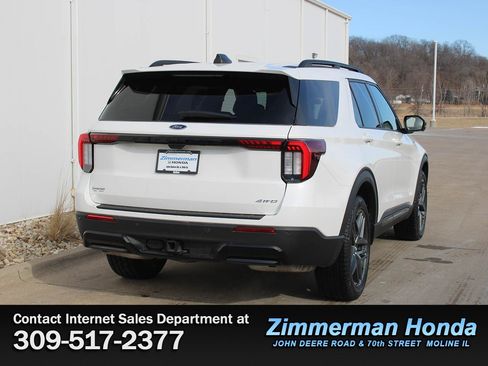 Used 2025 Ford Explorer ST-Line w/ ST-Line Street Pack image 2