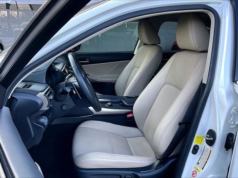 Used 2018 Lexus IS 300 AWD image 7