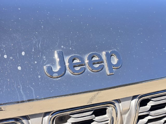 Used 2024 Jeep Grand Cherokee L Altitude AWD/4WD image 12