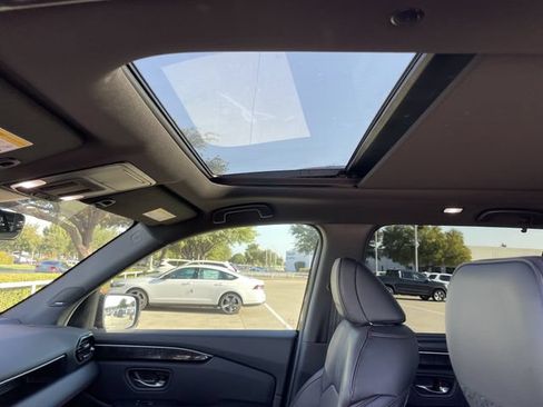 Used 2025 Honda Pilot Black Edition image 25