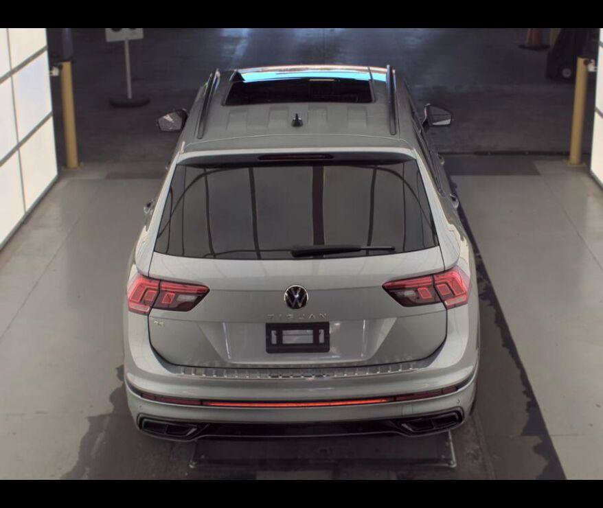 Used 2024 Volkswagen Tiguan SE R-Line FWD image 10