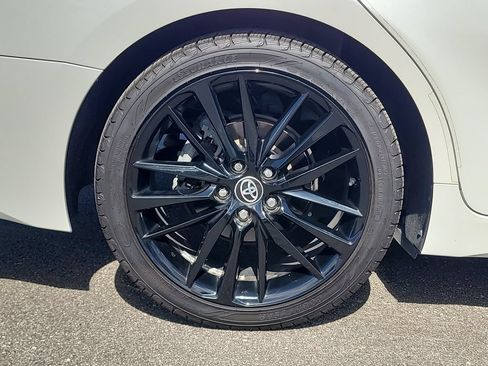 Used 2022 Toyota Camry XSE FWD image 5