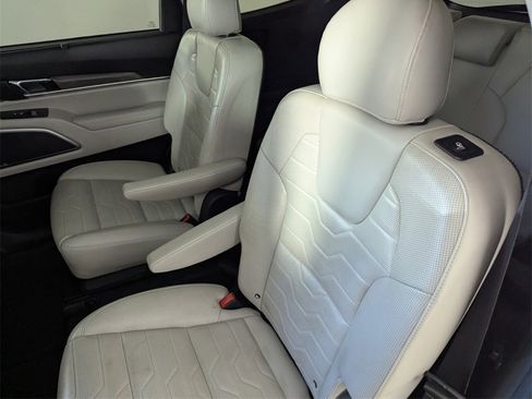 Used 2022 Kia Telluride SX w/ SX Prestige Package image 17