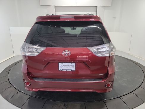 Used 2015 Toyota Sienna SE Premium image 8