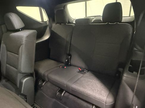 Certified 2025 Chevrolet Traverse LT w/ Sun and Wheel Package image 17