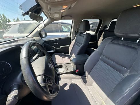 Used 2024 Nissan Frontier SV w/ SV Convenience Package RWD image 8