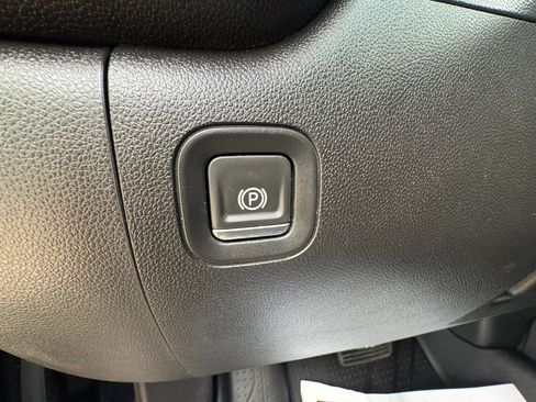 Used 2019 Chevrolet Silverado 1500 Custom Trail Boss w/ Custom Convenience Package image 33