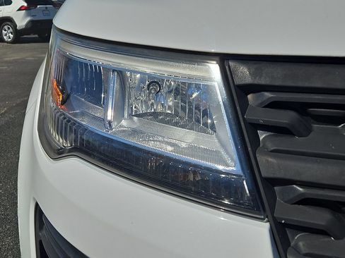 Used 2019 Ford Explorer XLT AWD/4WD image 9