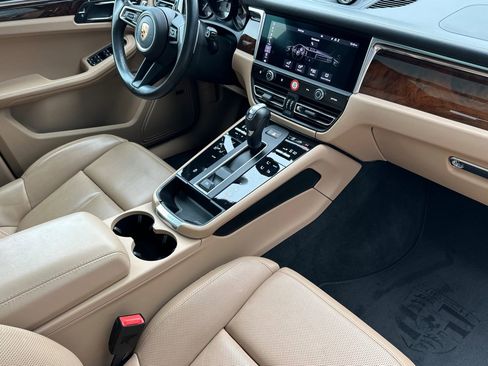 Certified 2023 Porsche Macan Turbo image 18