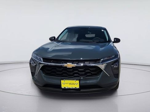 Used 2026 Chevrolet Trax LS FWD image 3