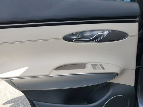 Used 2022 Genesis GV70 2.5T w/ Select Package image 16