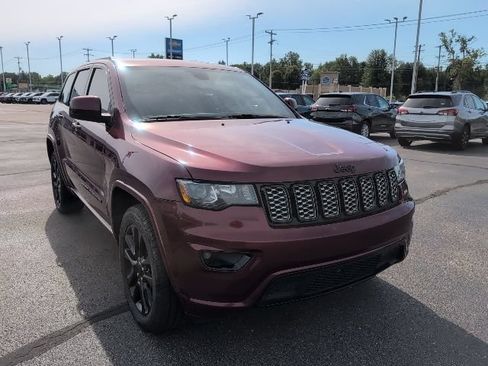 Used 2019 Jeep Grand Cherokee Altitude AWD/4WD image 10